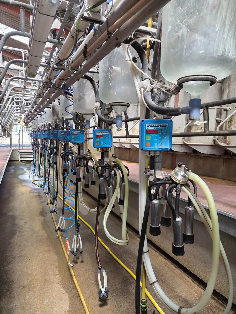 12 Unit Parlour - Image 1