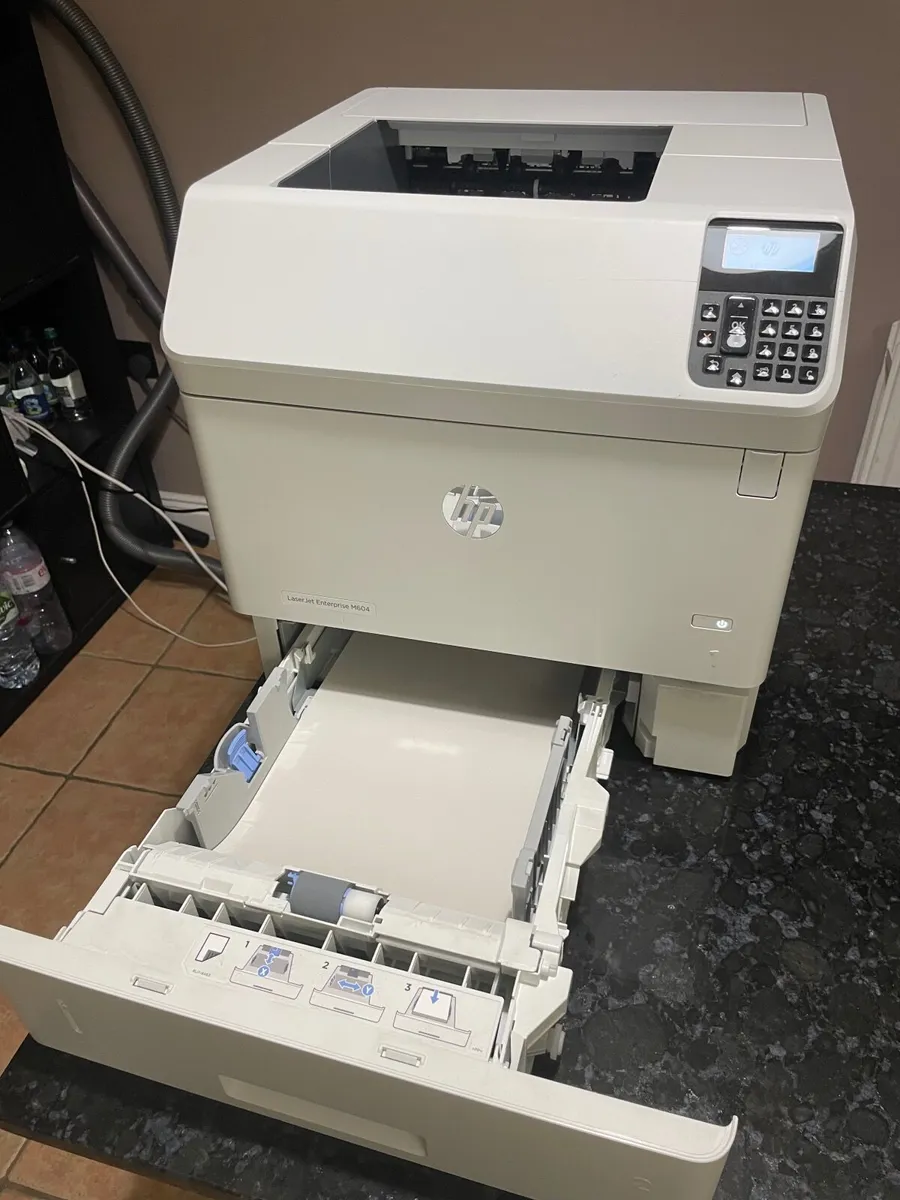 HP LaserJet Enterprise M604 - Image 2