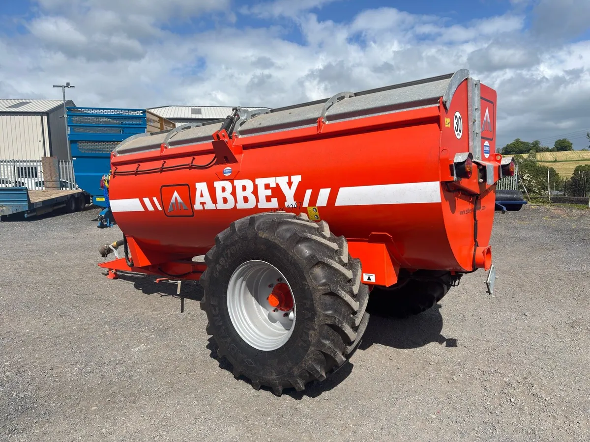 Immaculate Abbey 2100 side spreader - Image 1