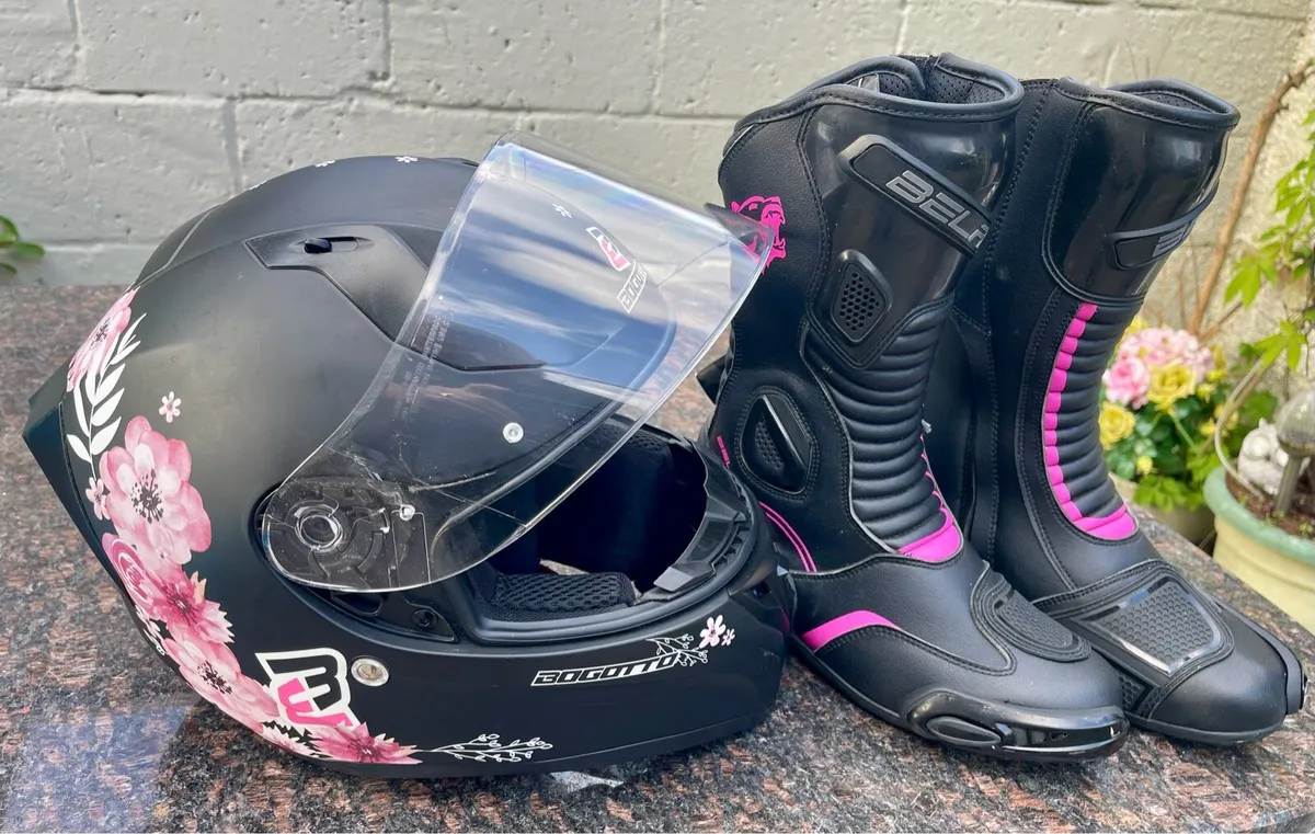 Motorbike Ladies Helmet & Ladies Racing Boots. - Image 1