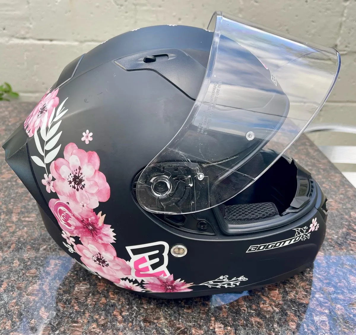 Motorbike Ladies Helmet & Ladies Racing Boots. - Image 4