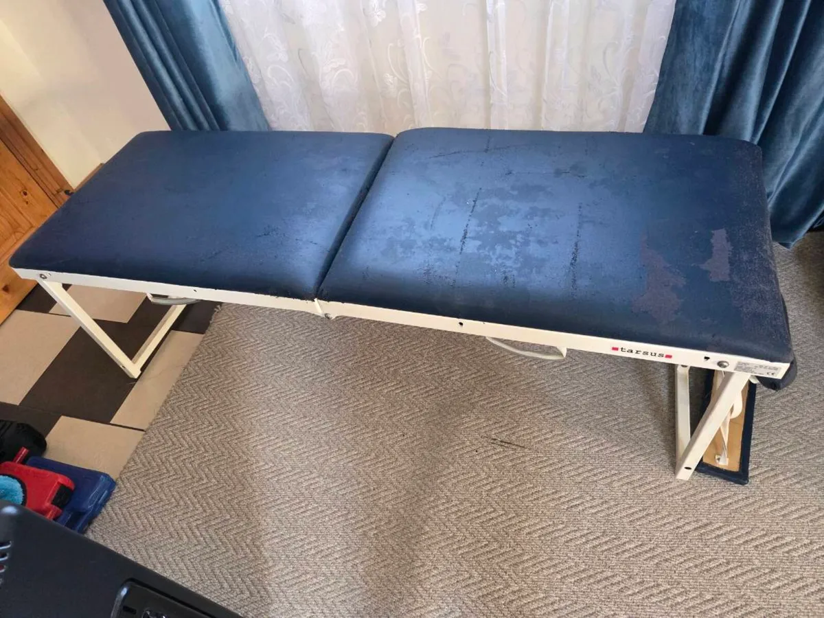 Massage table - Image 1