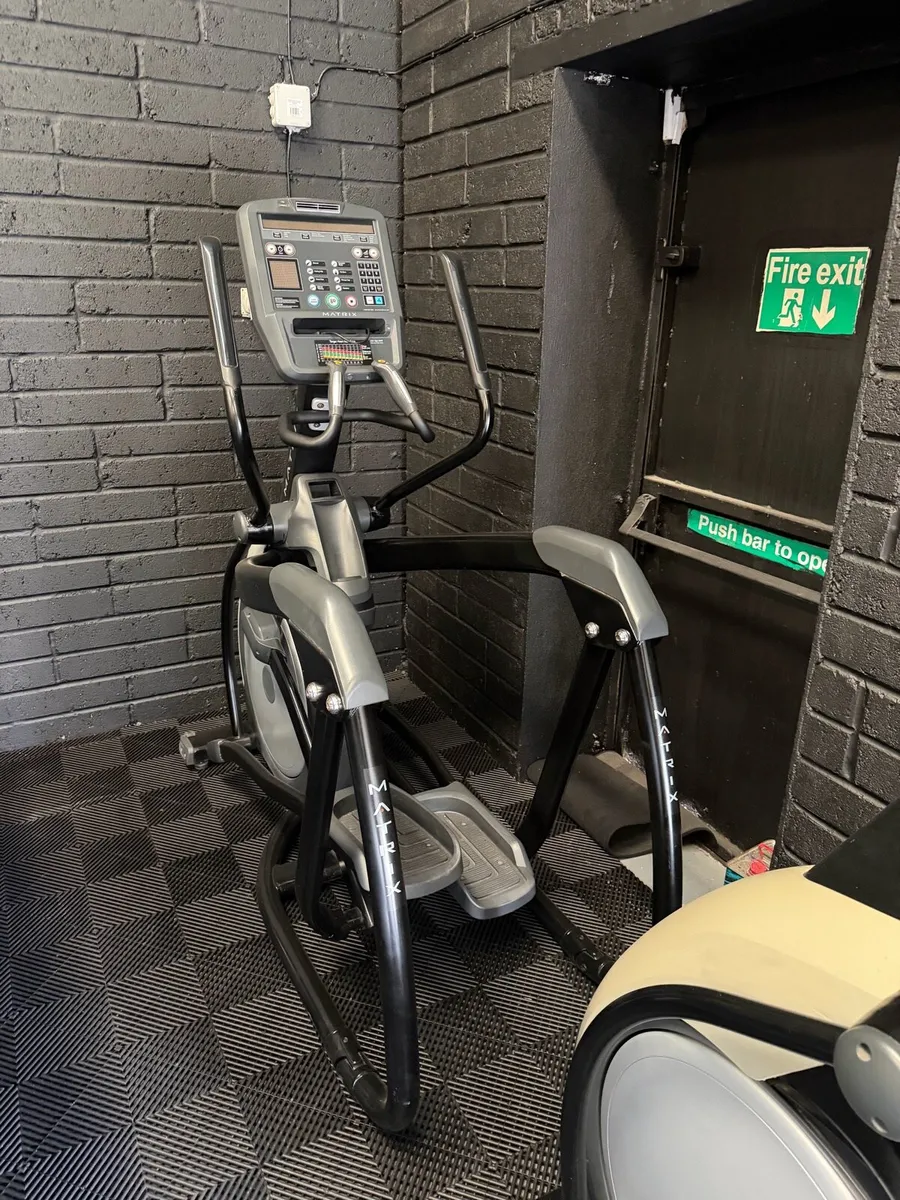 Matrix cross trainers - Image 2