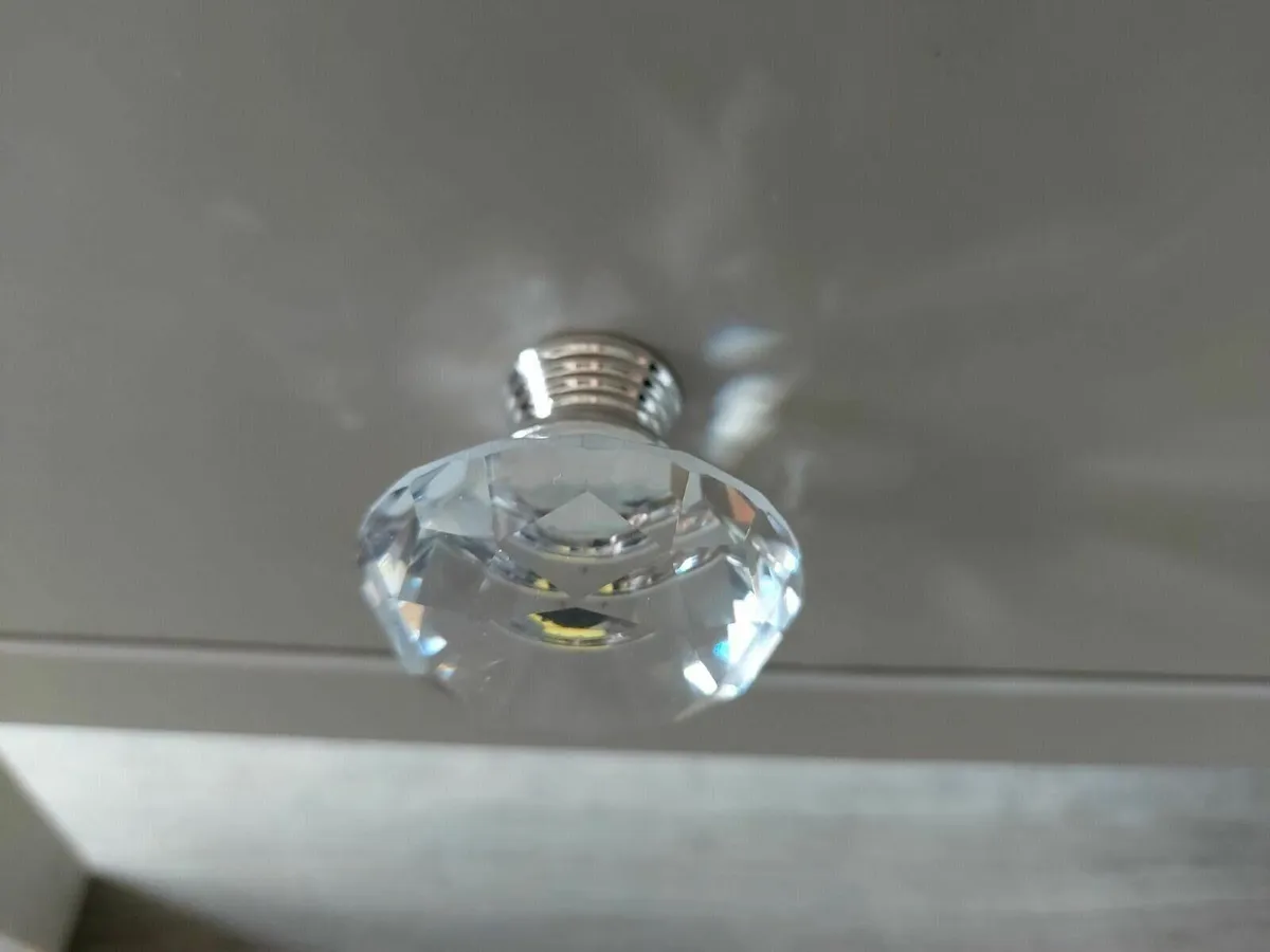 18 x  Glass Diamond Door Knobs- POST - Image 1