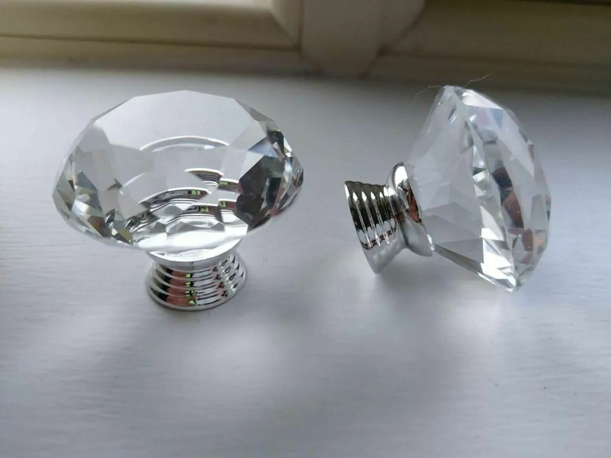 18 x  Glass Diamond Door Knobs- POST - Image 4