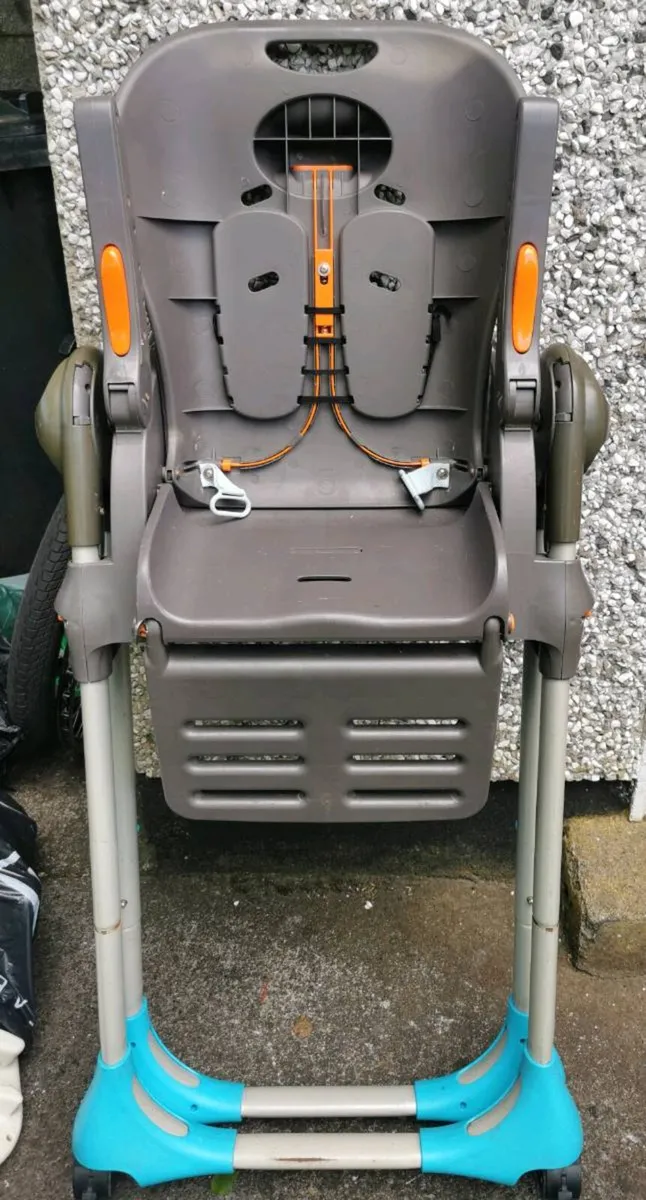 Baby high chair - Image 1