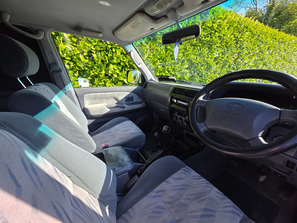 Toyota Land Cruiser 2002 New CVRT 05/2027 - Image 3