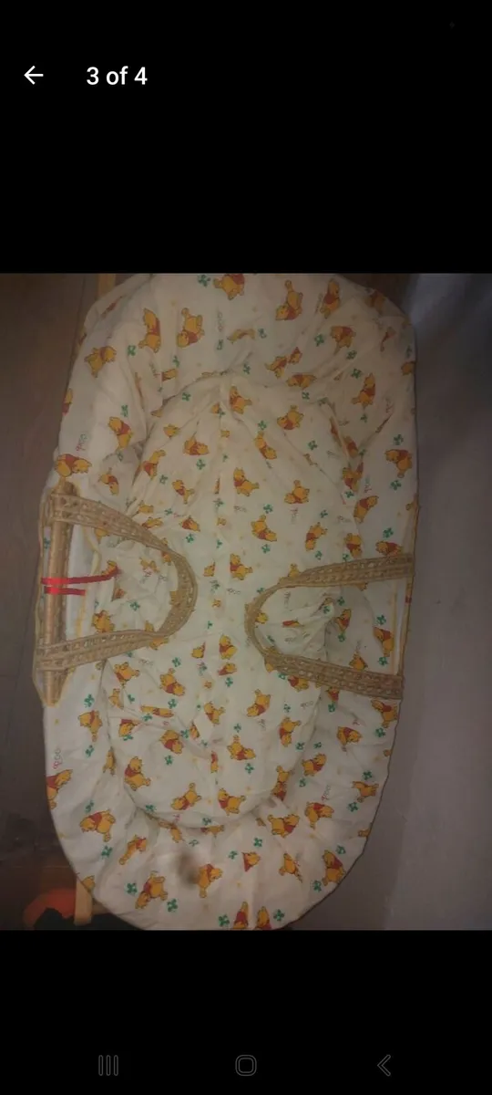 Moses basket with stands - Image 1