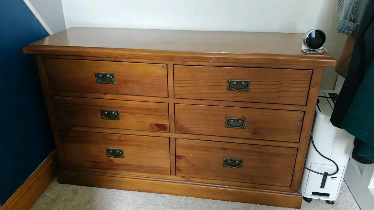 Bedroom furniture set - Image 1