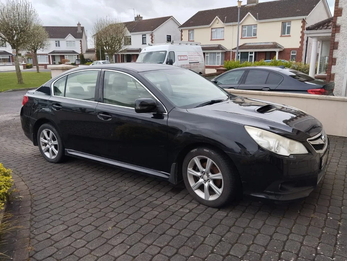 2011 Subaru Legacy 2.0 Boxer - Image 2