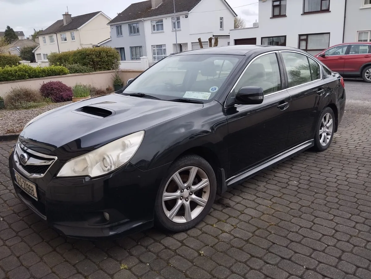 2011 Subaru Legacy 2.0 Boxer - Image 1