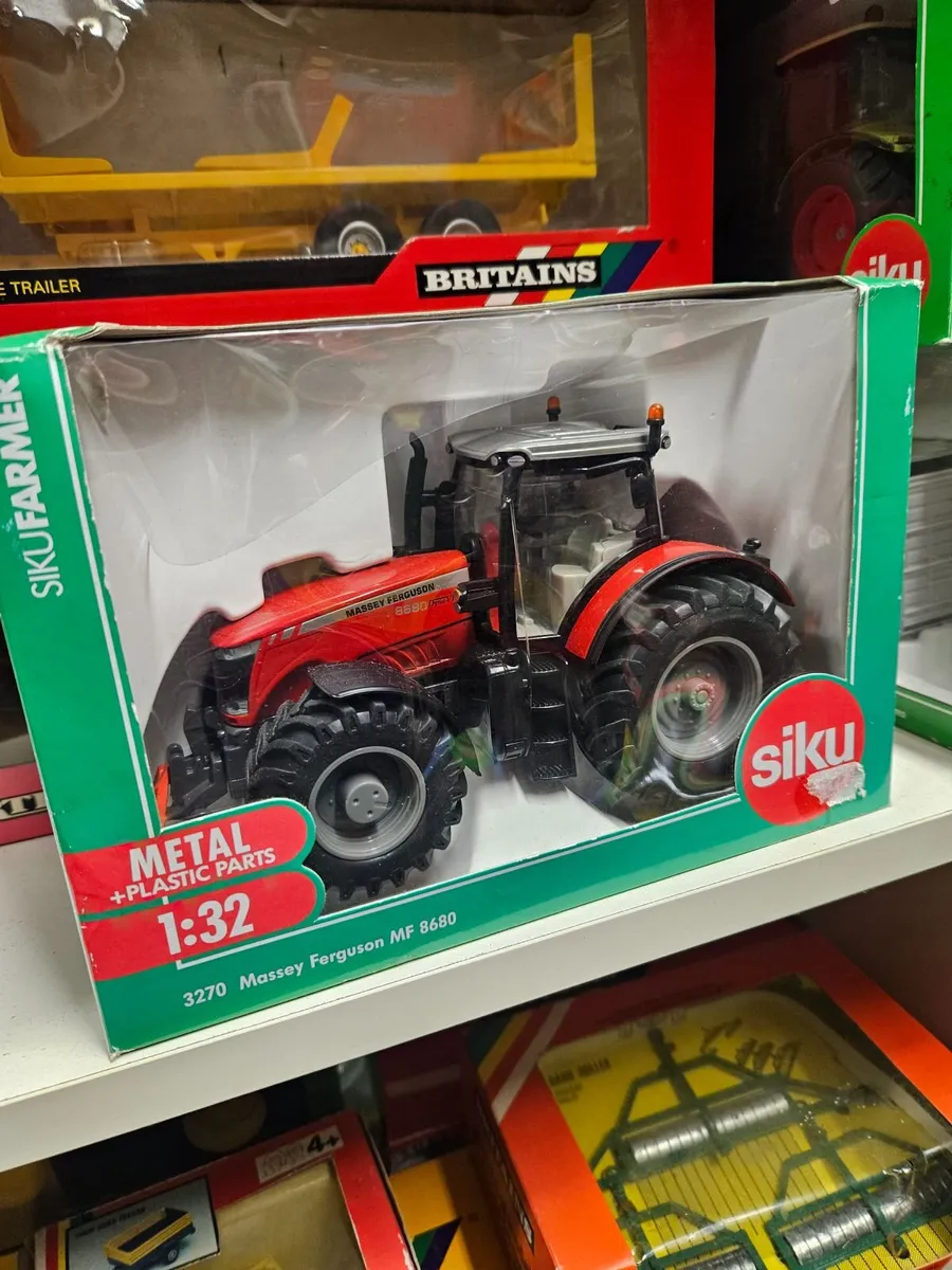 Britain's Siku Massey Ferguson Tractor - Image 1