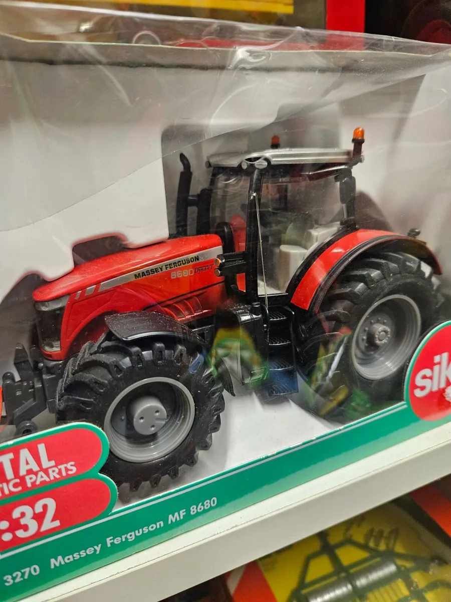 Britain's Siku Massey Ferguson Tractor - Image 2