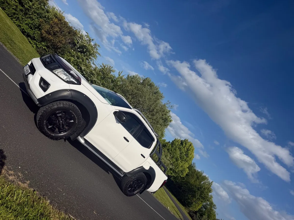 Nissan navara tekna - Image 4