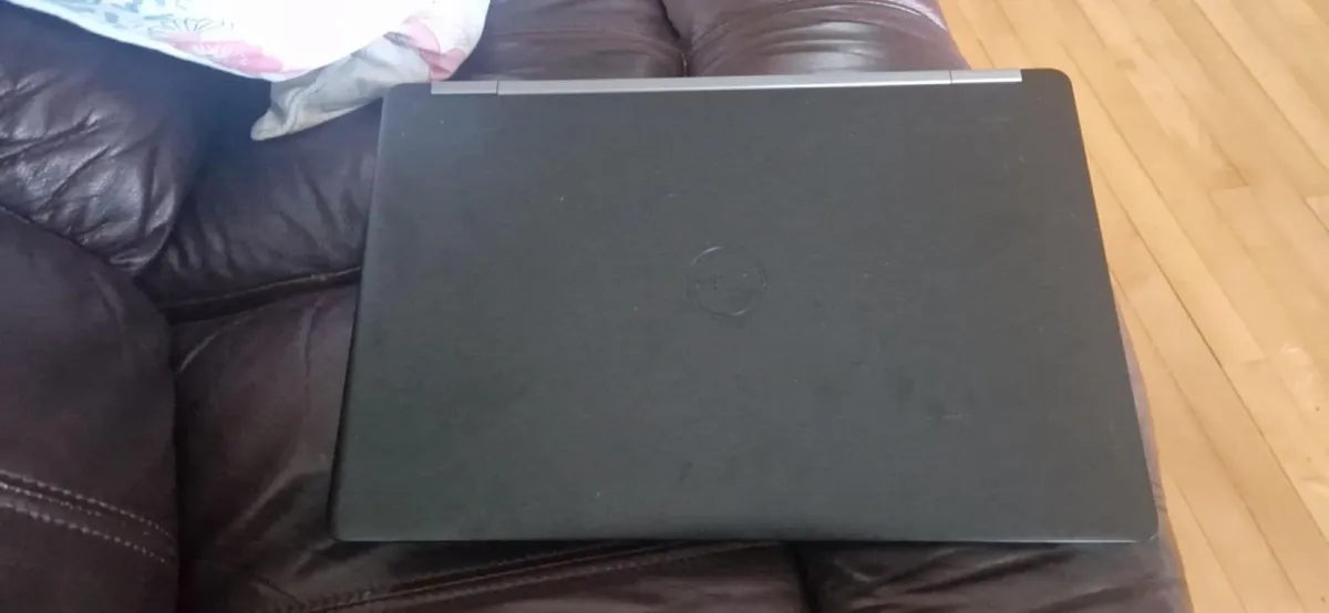 Dell Business Series i5/8-16GB RAM / WIN11 15.6'' - Image 1