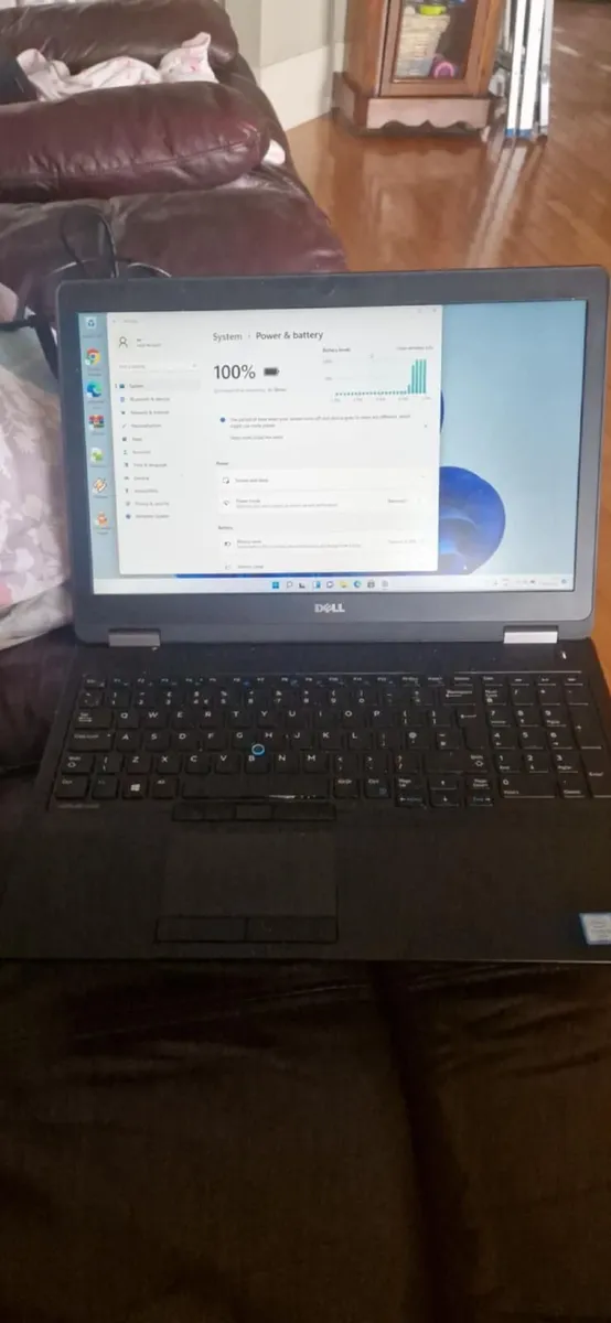 Dell Business Series i5/8-16GB RAM / WIN11 15.6'' - Image 2