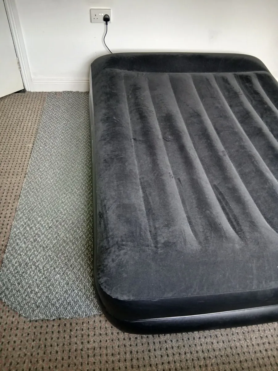 Inflatable Double Bed with Electric Pump. - Image 2