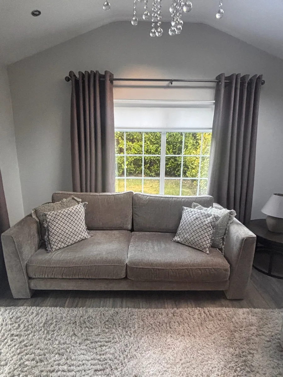 Luxury Couch - Image 2