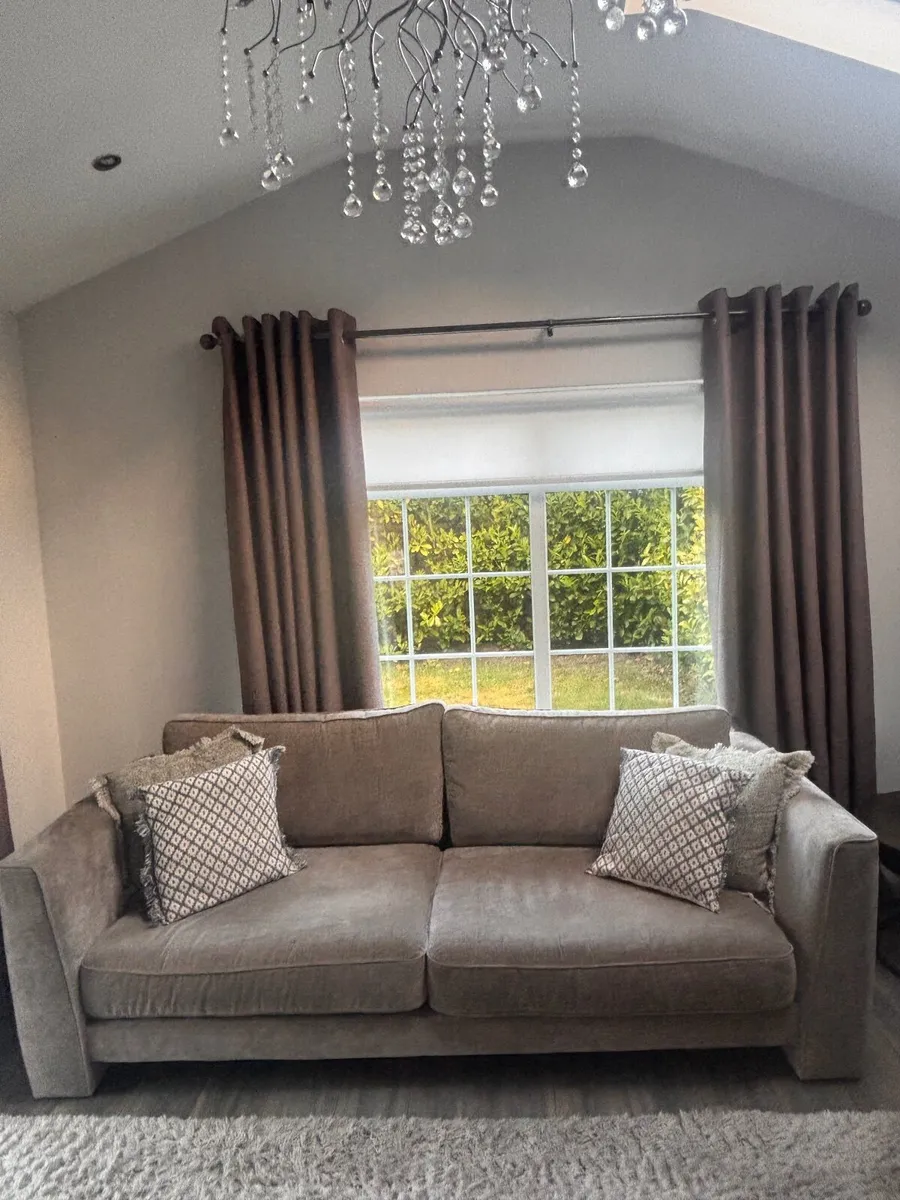 Luxury Couch - Image 3