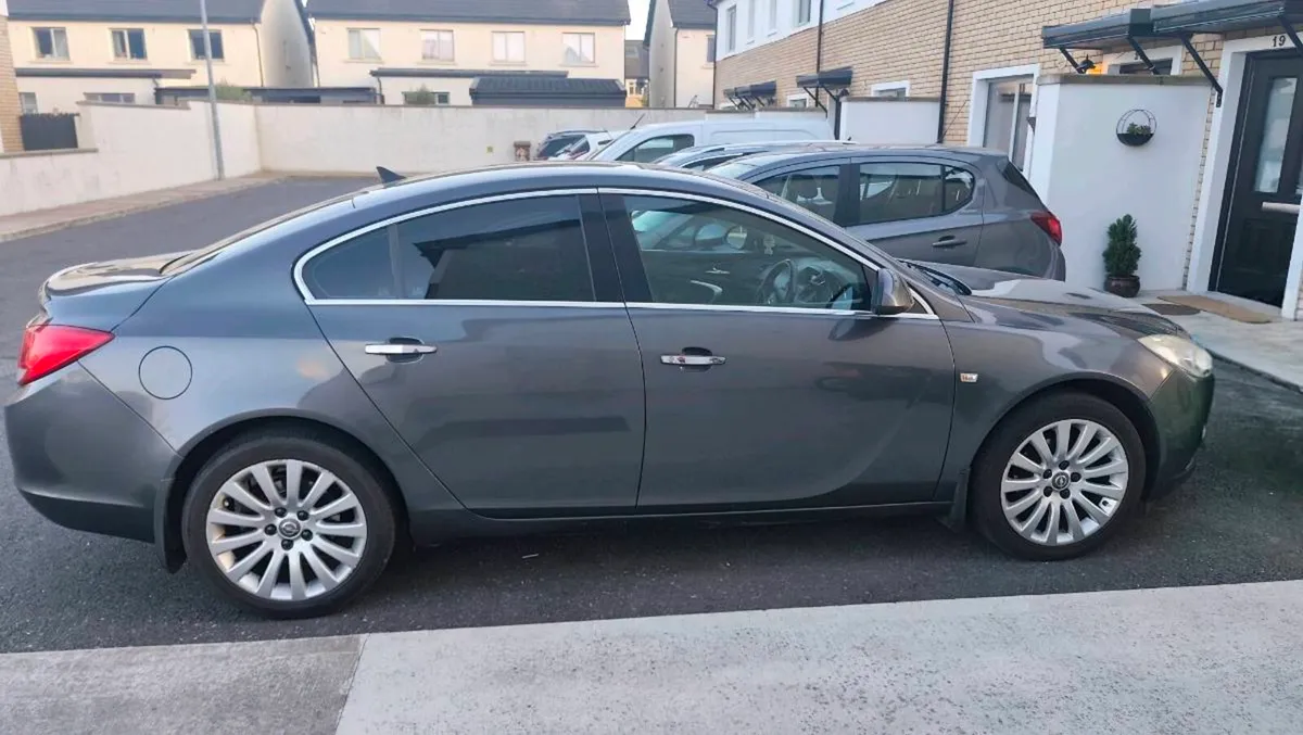 Opel Insignia 2011 2.0 CDTI – parts or repair - Image 1
