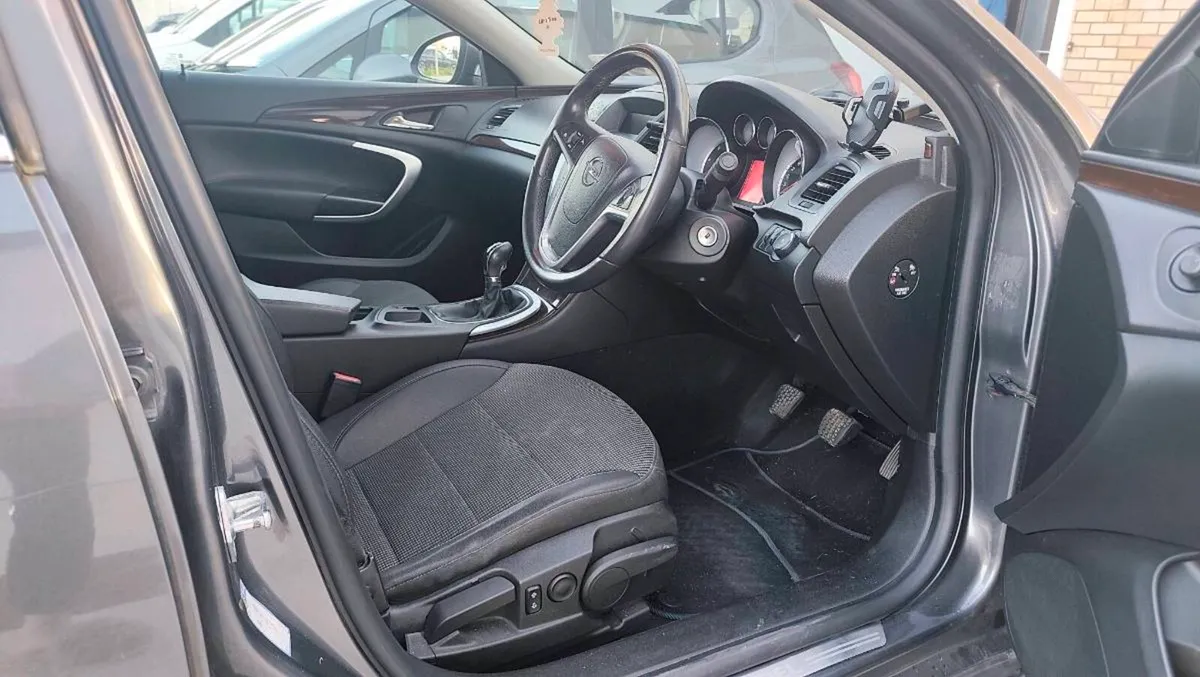 Opel Insignia 2011 2.0 CDTI – parts or repair - Image 3