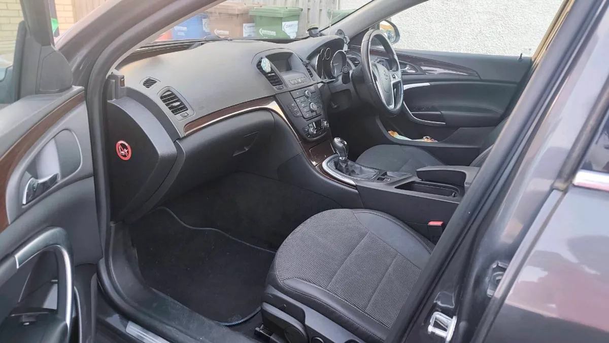 Opel Insignia 2011 2.0 CDTI – parts or repair - Image 4