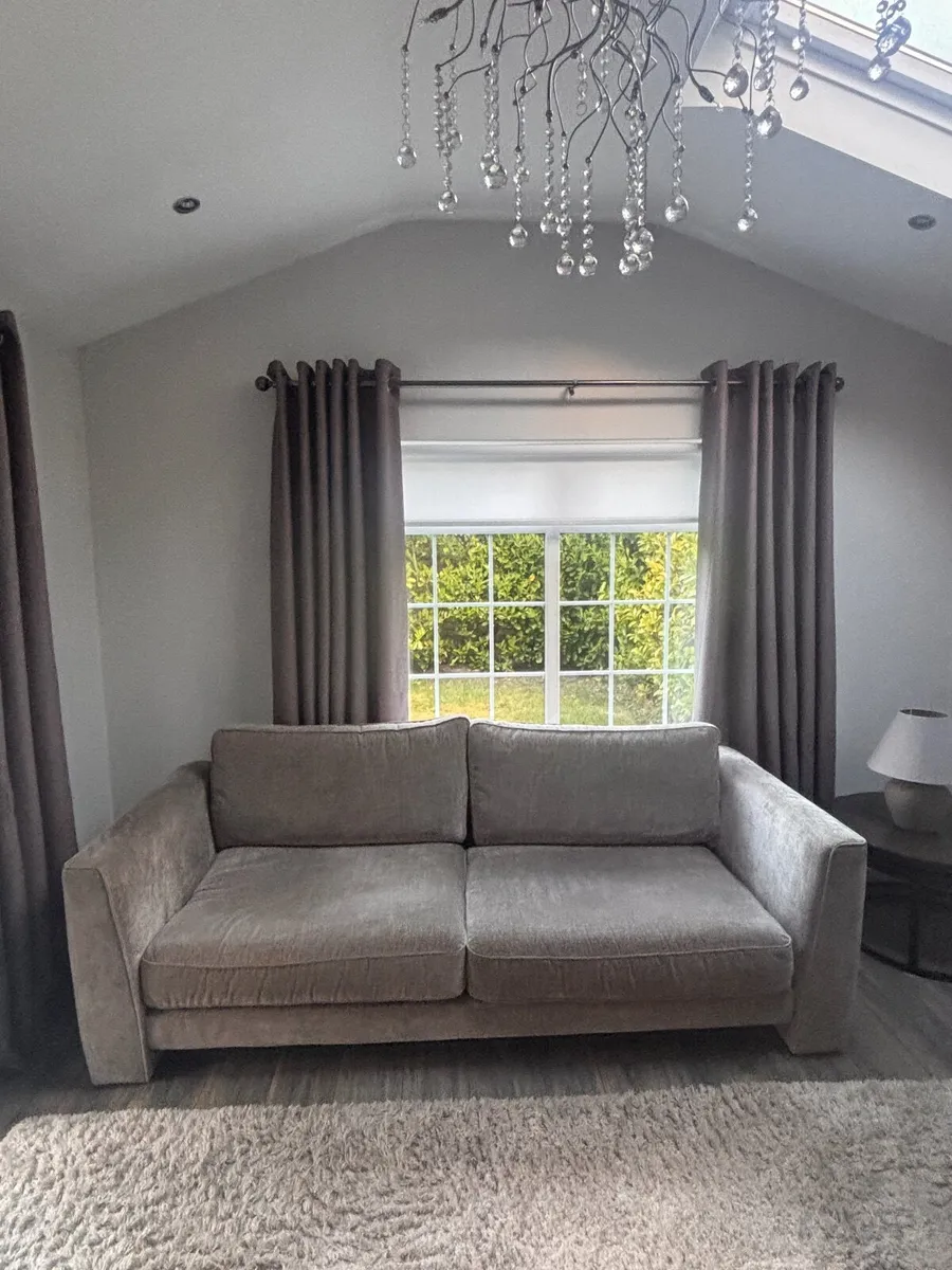 Luxury Couch - Image 4