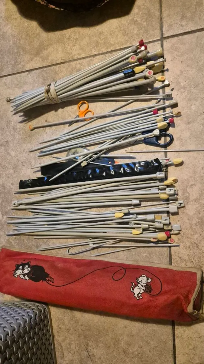 Knitting needles - Image 1