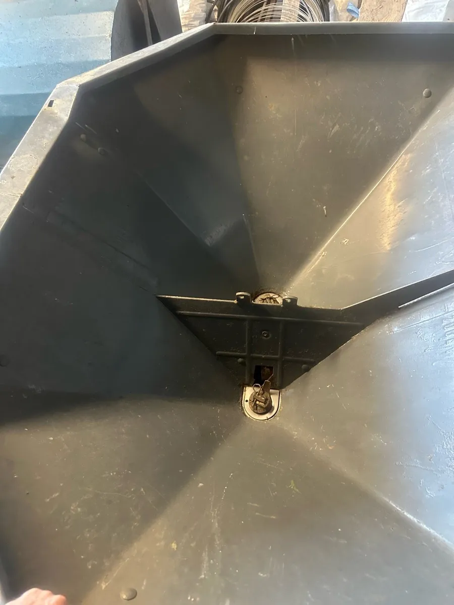 Spreader - Image 1