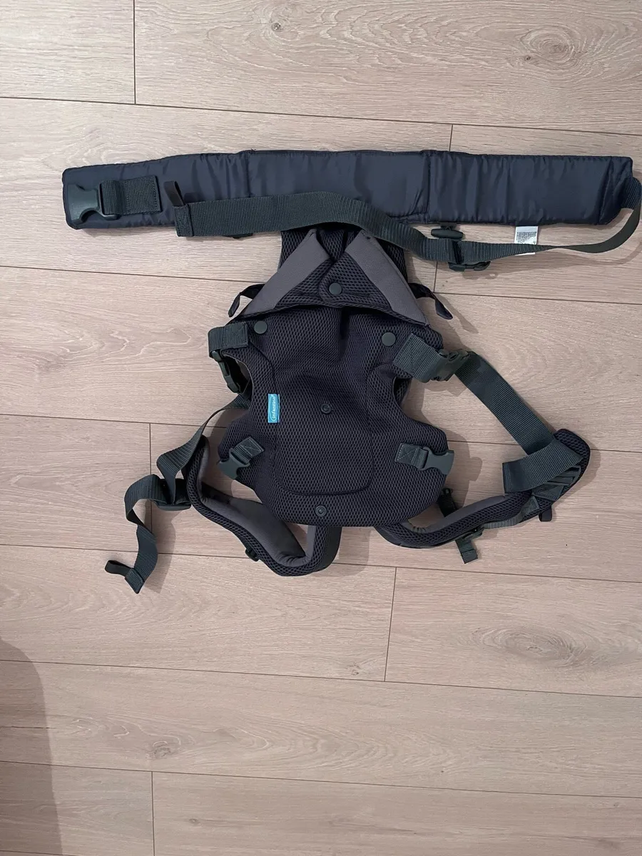 Baby carrier/harness - Image 3
