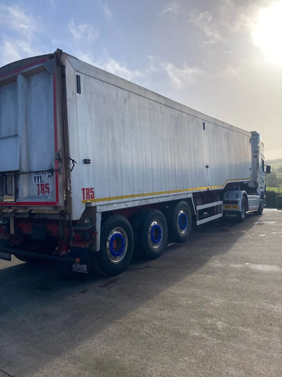 Bulk tipper - Image 1