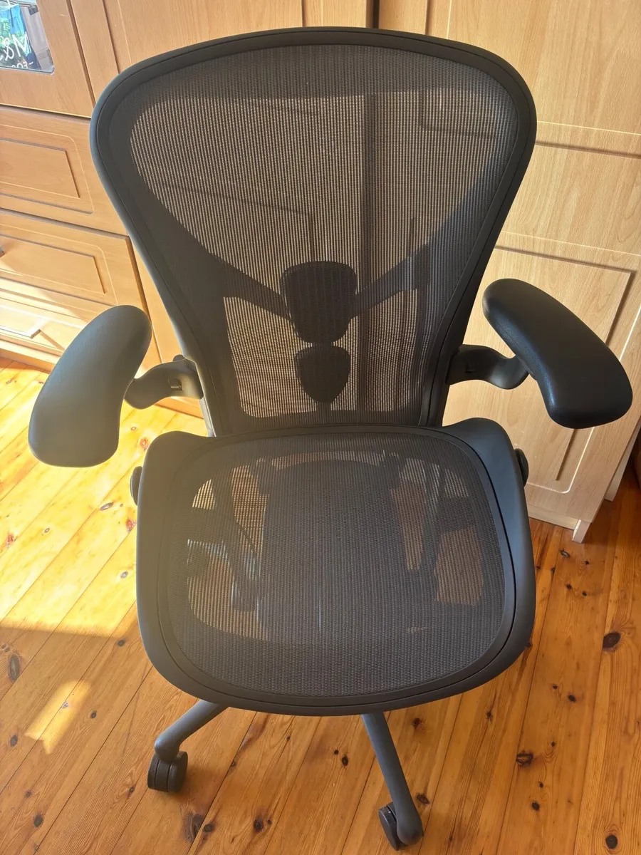 Herman Miller Aeron chair - remastered - Image 1