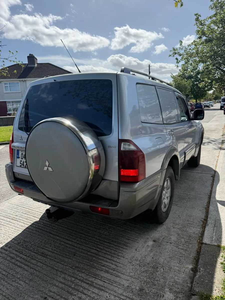 Mitsubishi Pajero 3.2 diesel low miles - Image 3