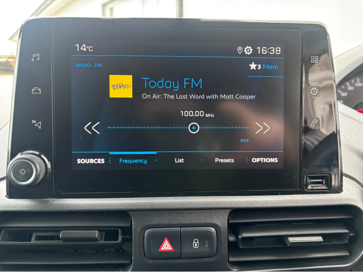 Peugeot Partner PROF PLUS 1.5 BLUE HDI 100 3DR - Image 4