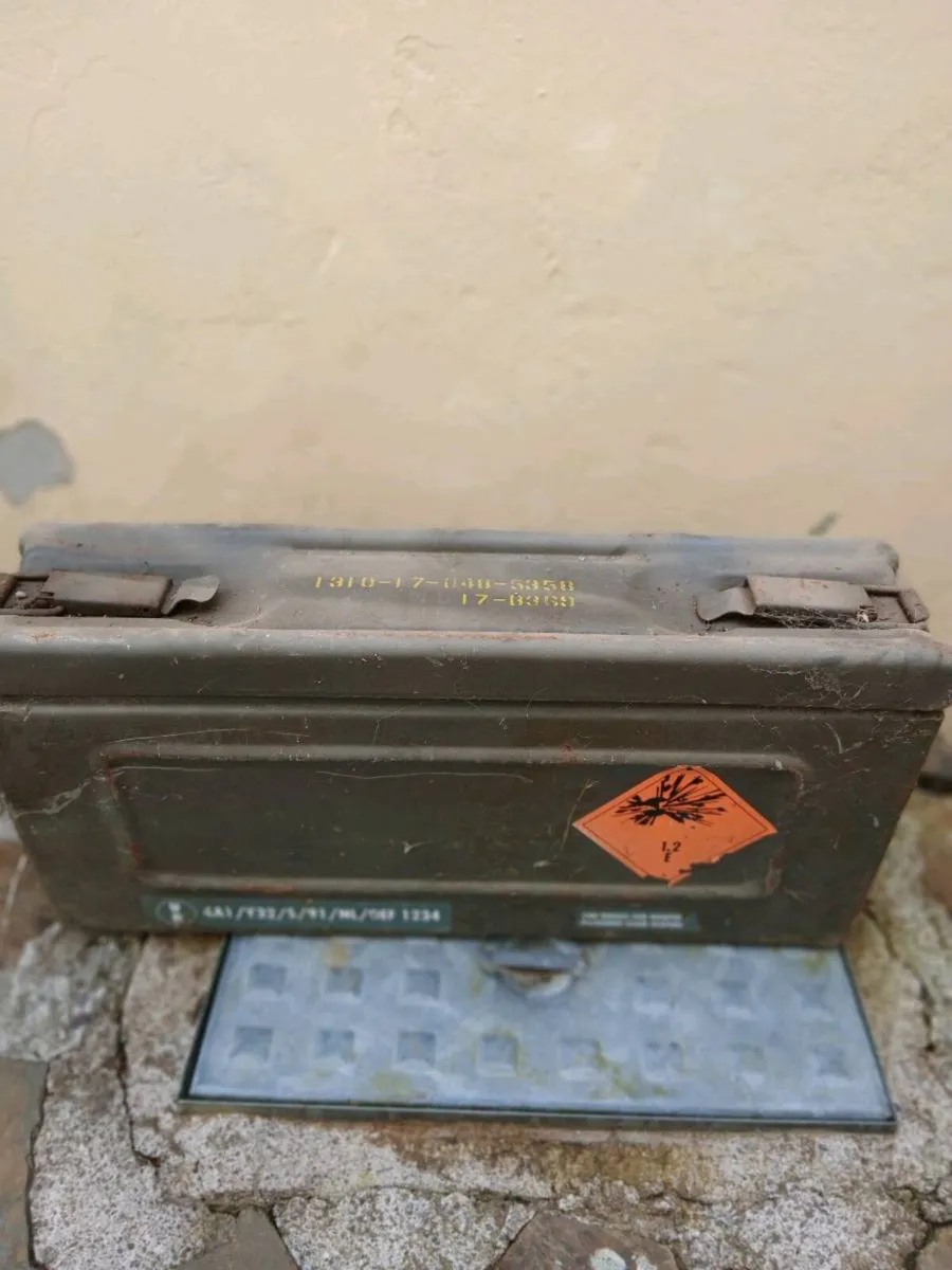 Old ammo box - Image 2
