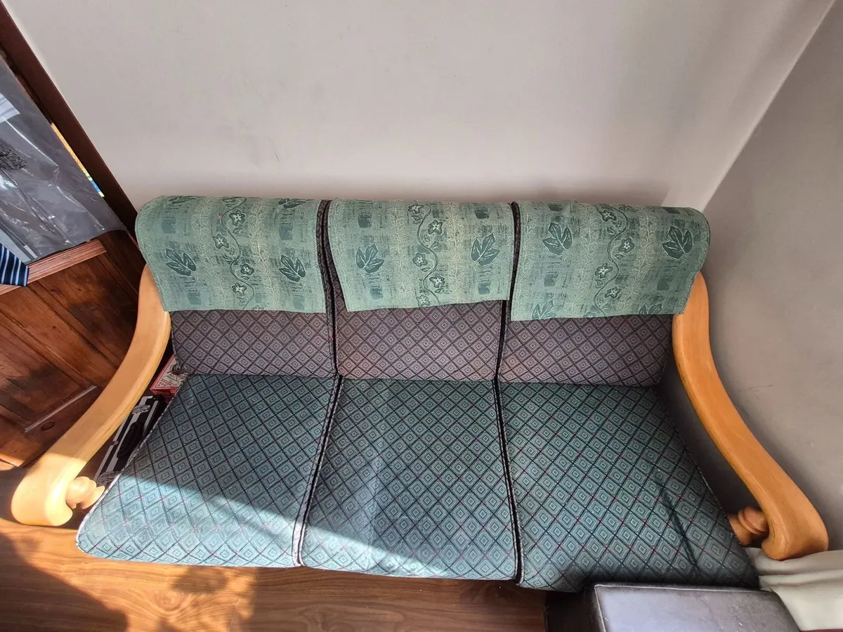 Suite of furniture - Image 1