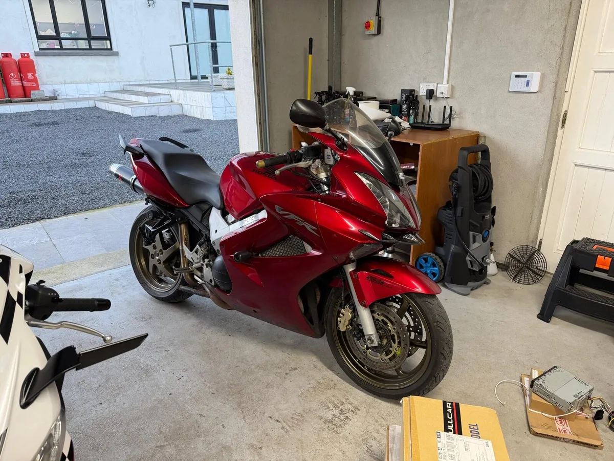 Honda VFR 800 - Image 2