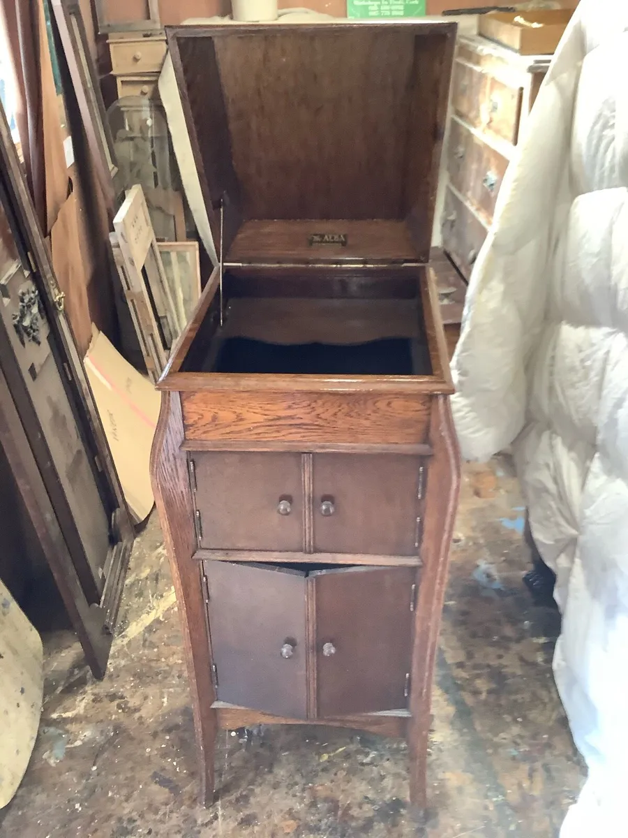 Antique cupboard - Image 1