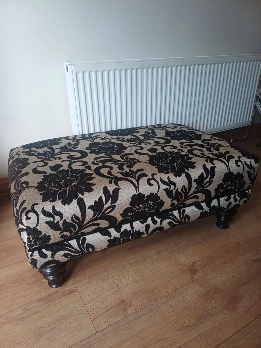 Three  Piece Suite - Image 4