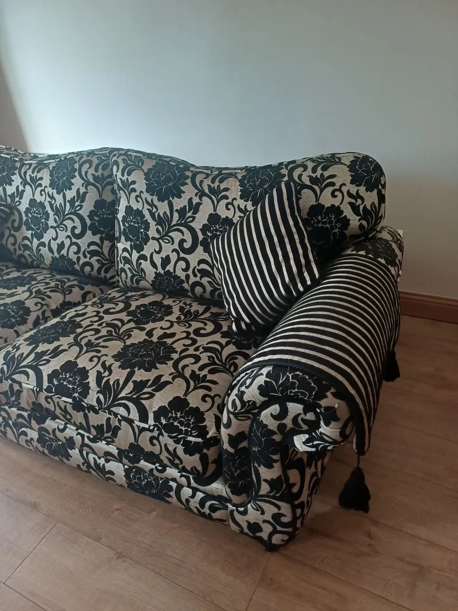 Three  Piece Suite - Image 3