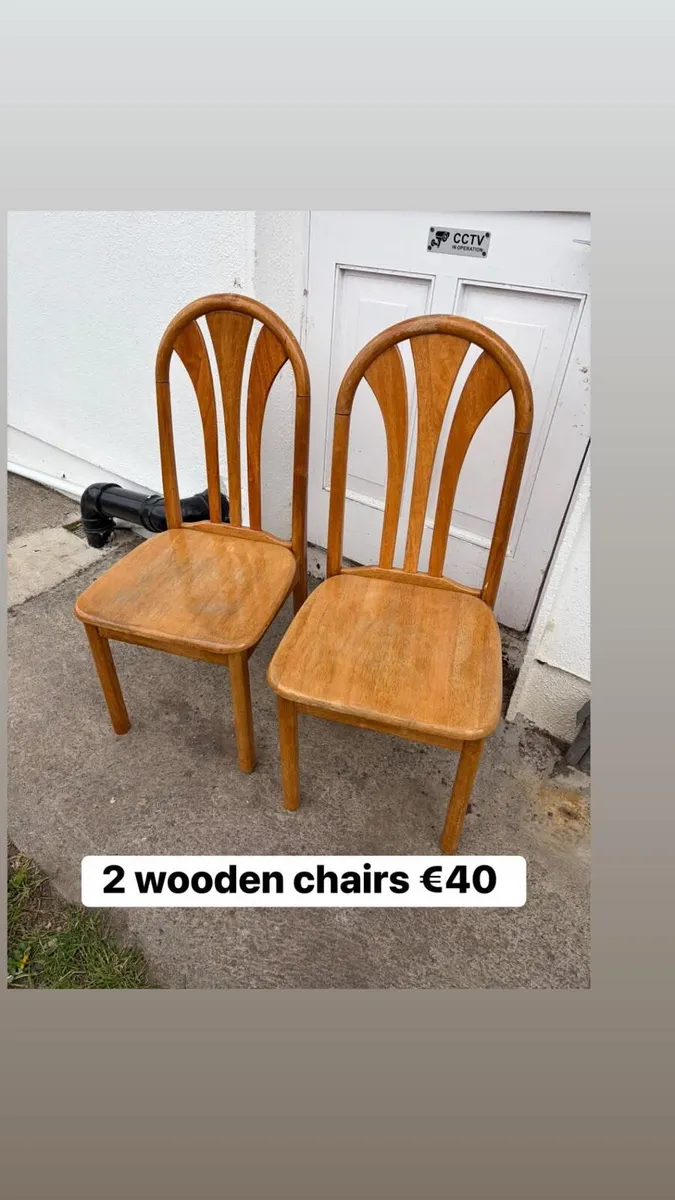 2 wooden chairs - Image 1