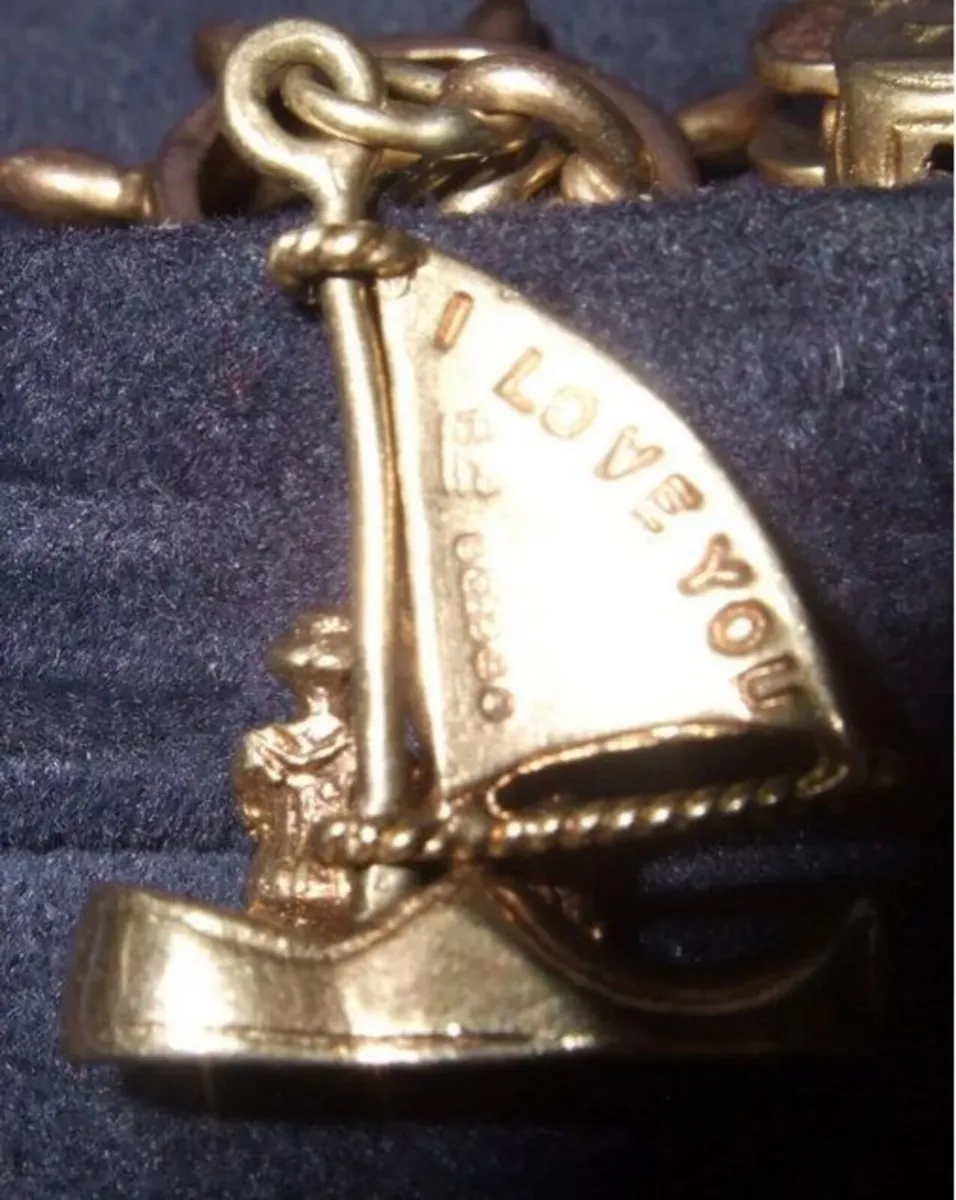 Vintage 9ct Gold "Love Boat" Charm - Image 4