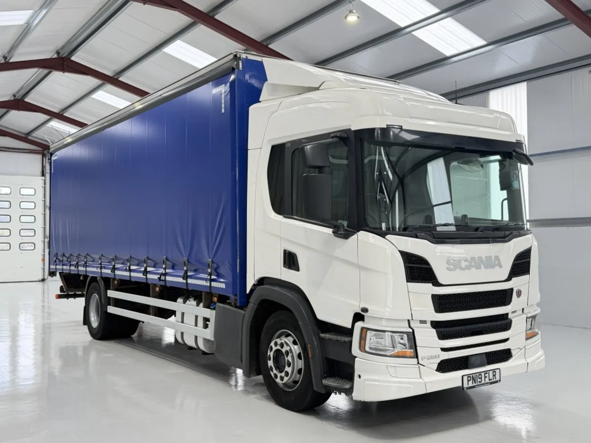 2019 SCANIA P250 CURTAINSIDE 18 TONNE - Image 1