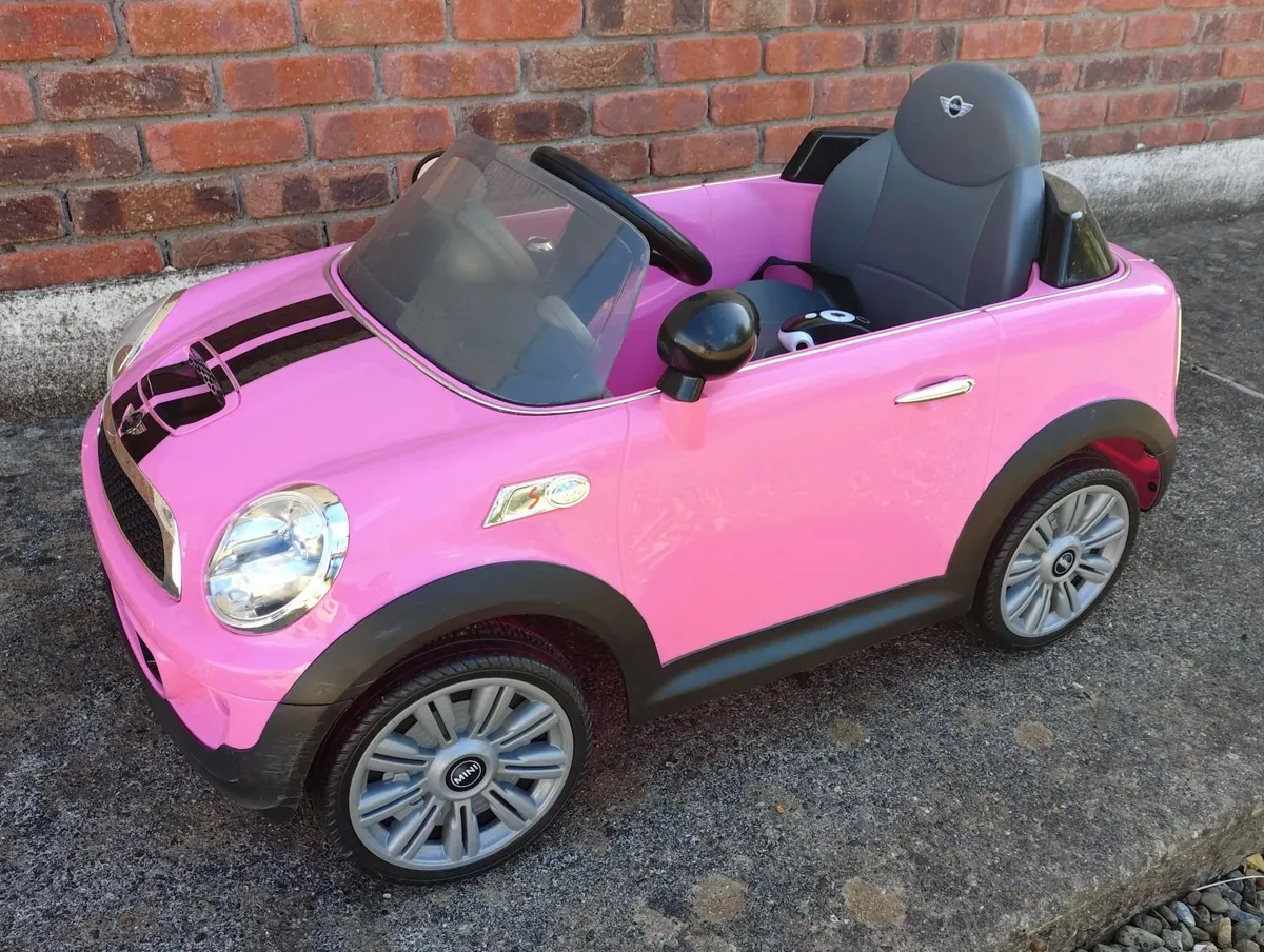KIDS PINK ELECTRIC MINI COOPER CAR (USED). - Image 1