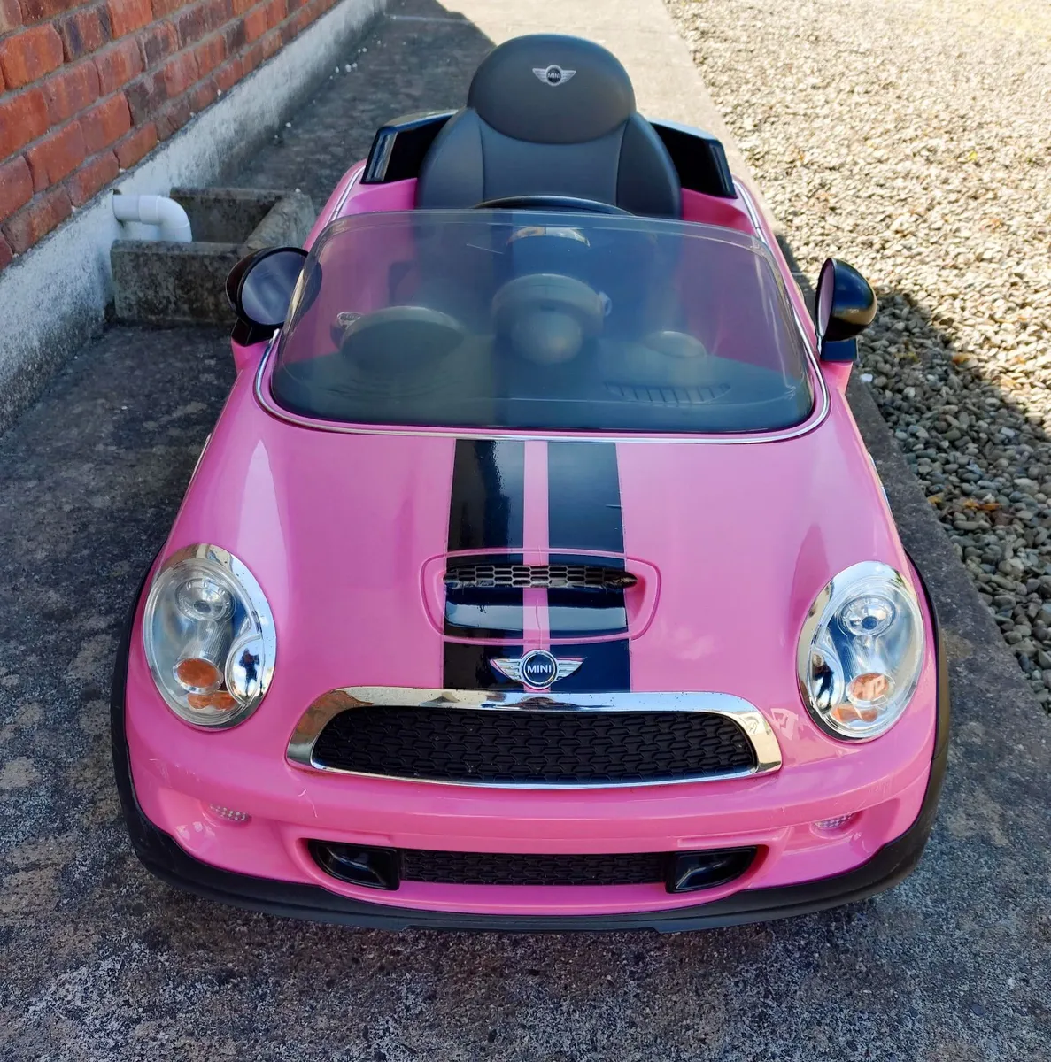 KIDS PINK ELECTRIC MINI COOPER CAR (USED). - Image 2