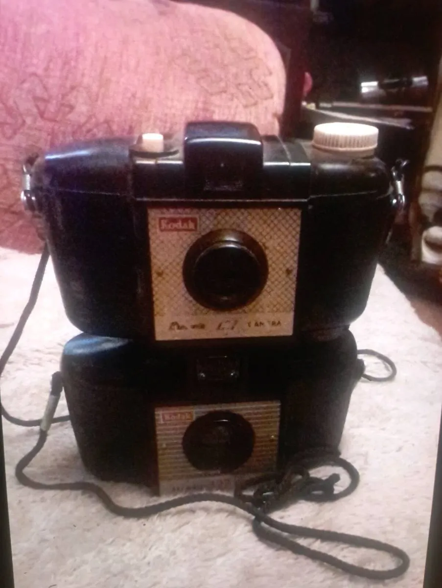 2 X VINTAGE KODAK  BROWNIE'S 127 CARMERAS - Image 1