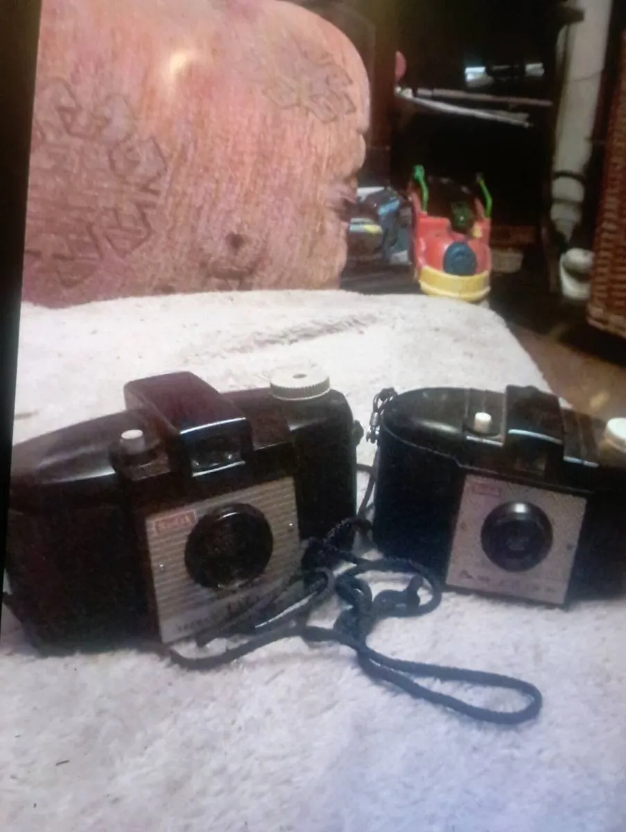 2 X VINTAGE KODAK  BROWNIE'S 127 CARMERAS - Image 2