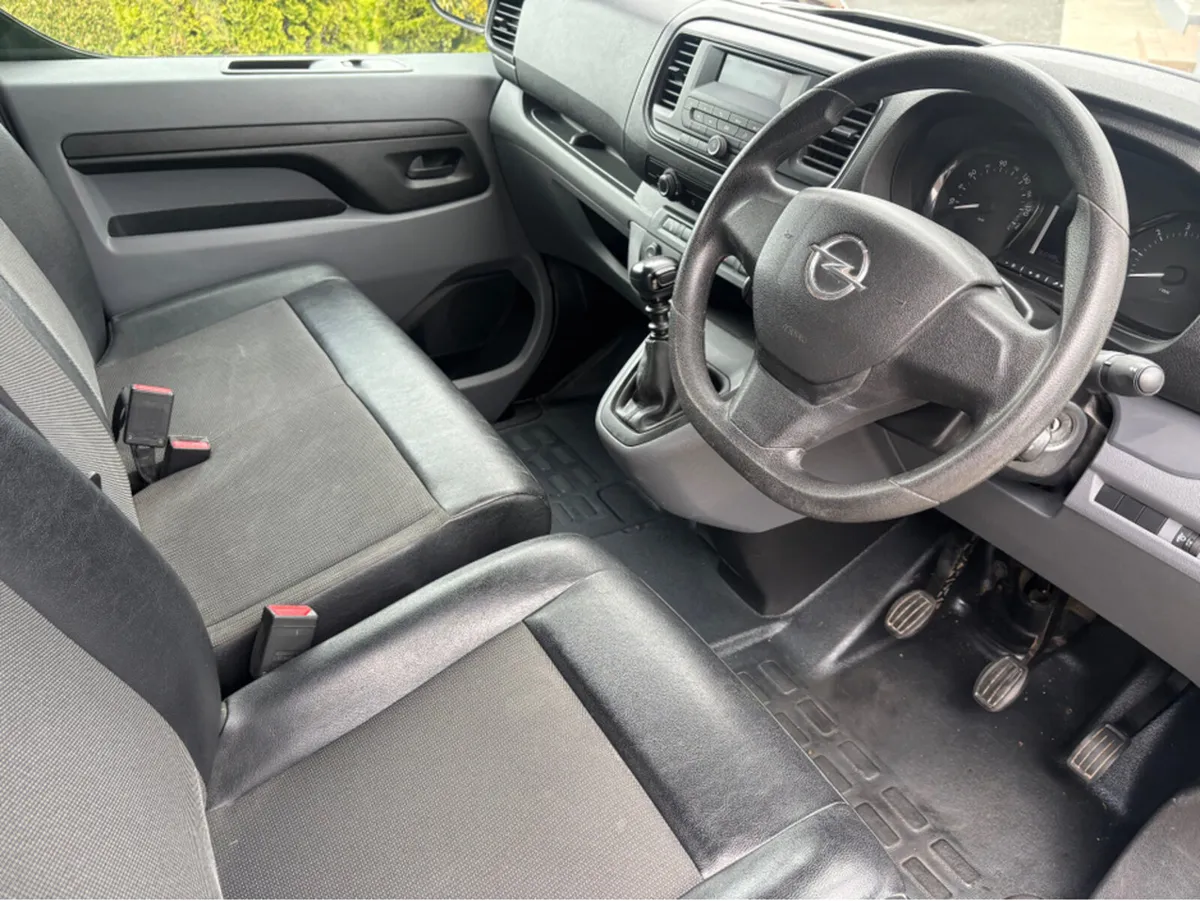 Opel Vivaro 1.5  L2H1 100PS  12 MONTHS WARRANTY - Image 4