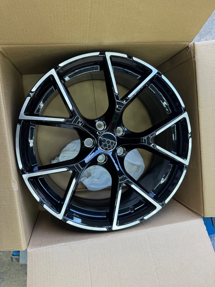 19” rs3  black / pol 5x112 - Image 1