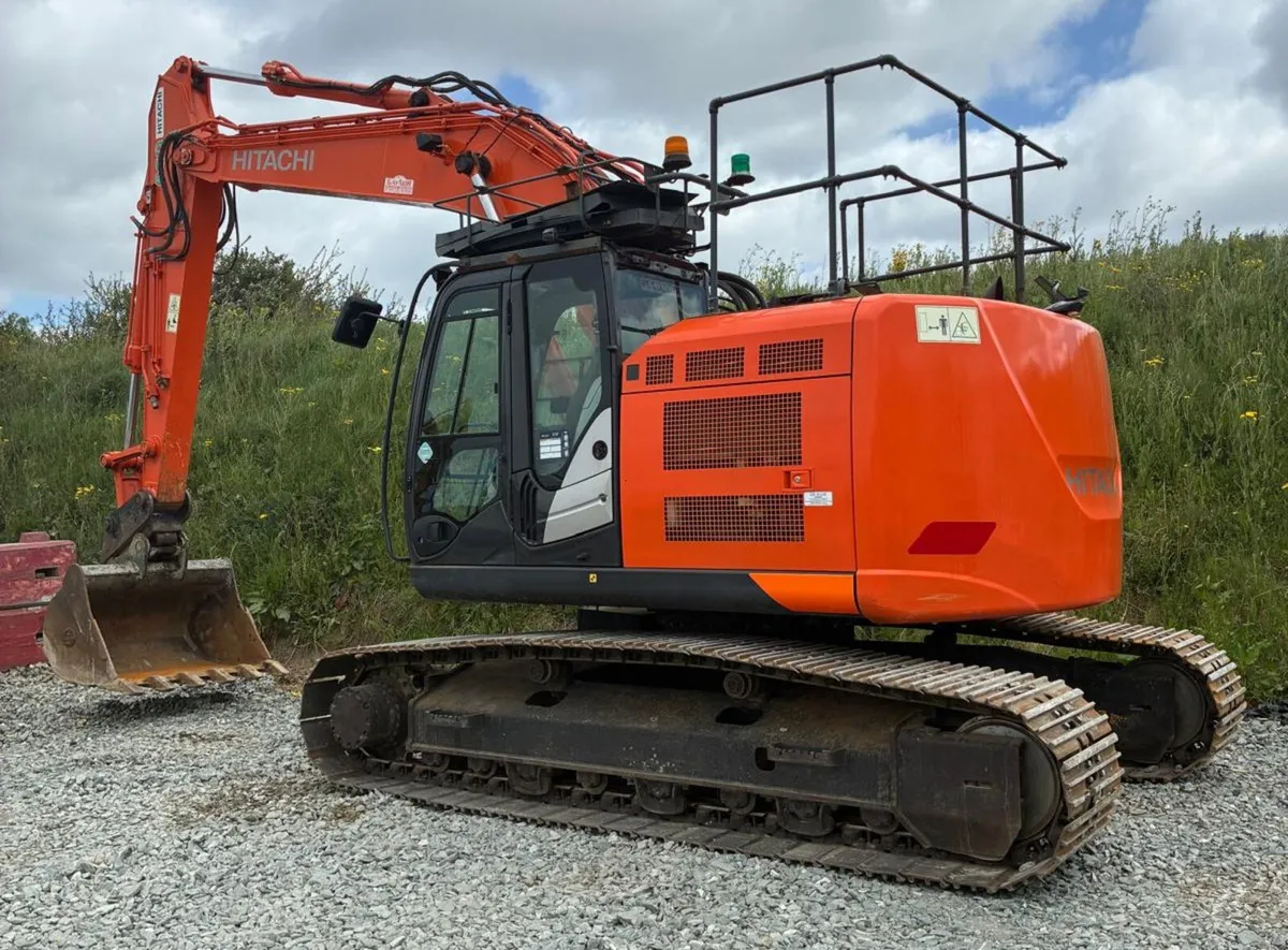 Hitachi ZX225USRLC-6 - Image 1